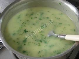 Yeşil Otlu Patates Çorbası